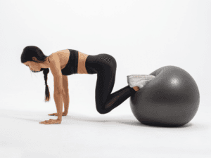 STABILITY BALL KNEE TUCK