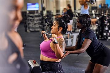 eos personal training showing gym member how to use battle ropes