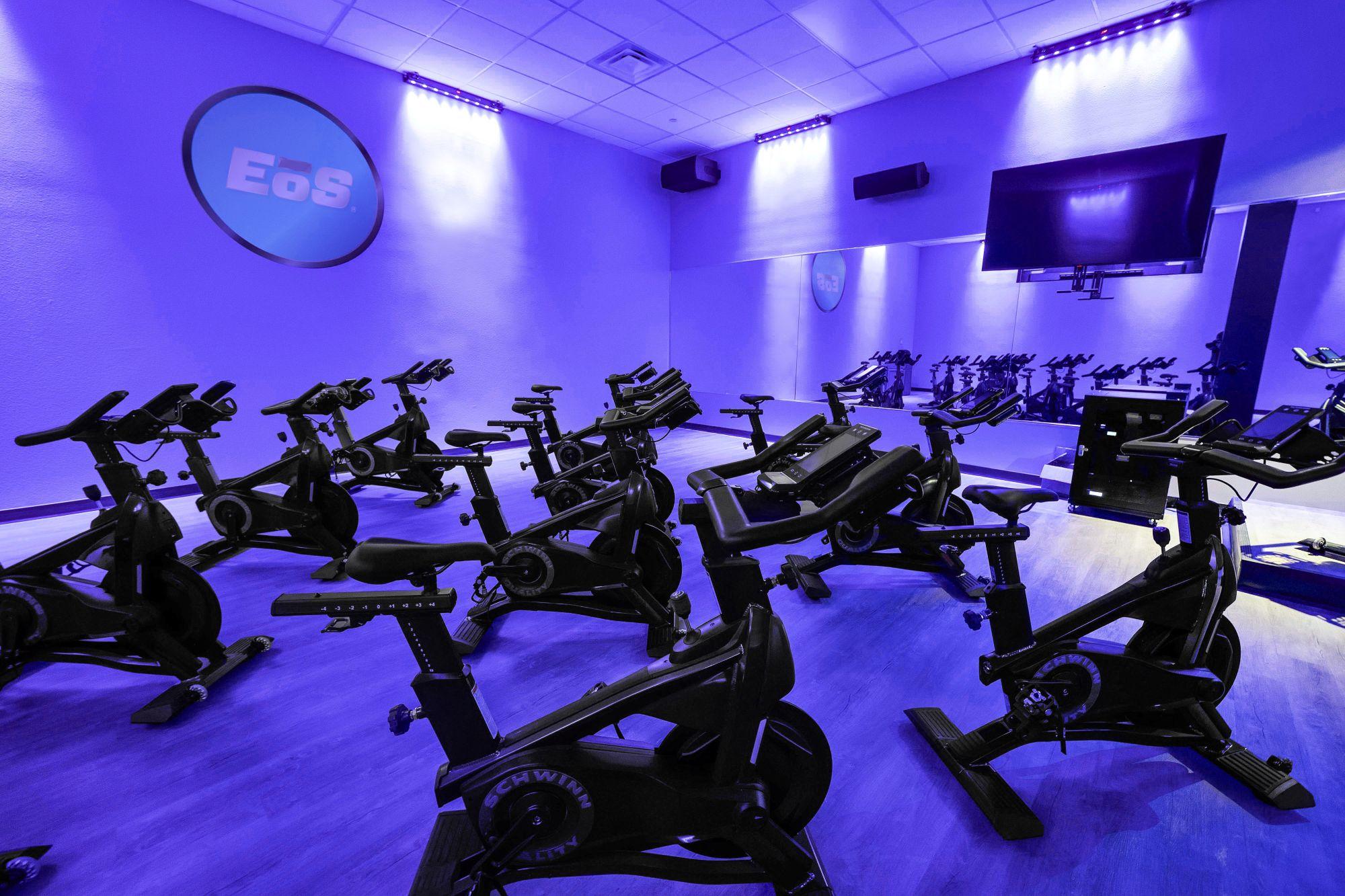 modern cycling class at eos fitness