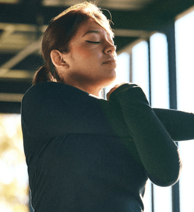 EōS fitness member performing mobility exercises